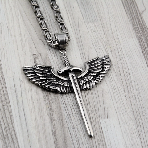 Collana Gotica con Ciondolo a Spada Alata in Acciaio Inossidabile Vintage Punk Finitura Antica Gioielli per Uomo e Donna