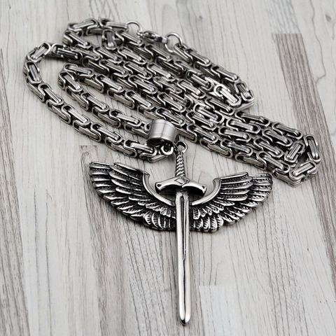 Collana Gotica con Ciondolo a Spada Alata in Acciaio Inossidabile Vintage Punk Finitura Antica Gioielli per Uomo e Donna