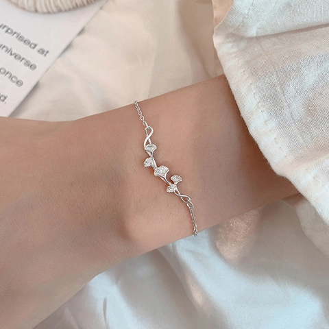 Eleganter Ginkgoblatt Armband Für Damen Versilbertes Kupfer Botanische Minimalistische Gliederkette Handschmuck Geschenk