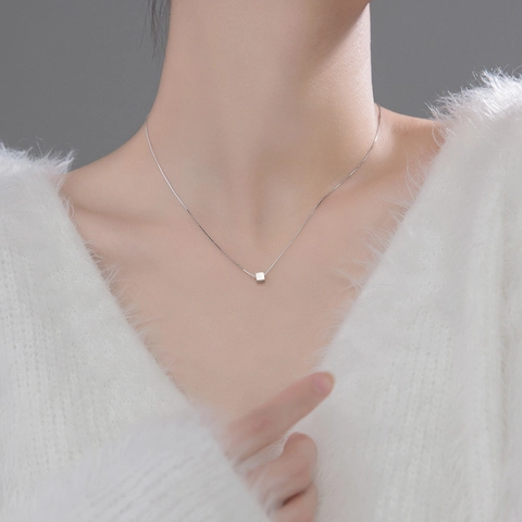 Collier Pendentif Cube Géométrique en Cuivre Plaqué Argent Minimaliste Femmes Style Coréen Brossé Bijoux Clavicule