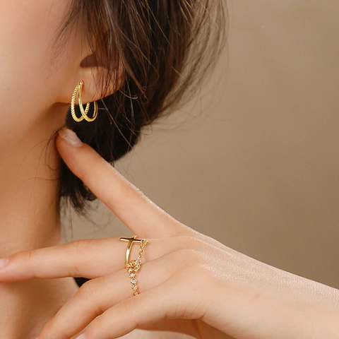 Orecchini a Cerchio Doppi Intrecciati di Nicchia per Donna Minimalisti in Rame Placcato Oro Perno in Argento Sterling 925 Gioielli Coreani