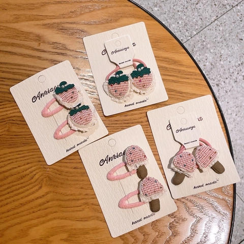 Fermagli per Capelli e Elastici a Forma di Fragola e Fungo Fatti a Mano per Bambine Accessori per Capelli in Tessuto a Quadretti