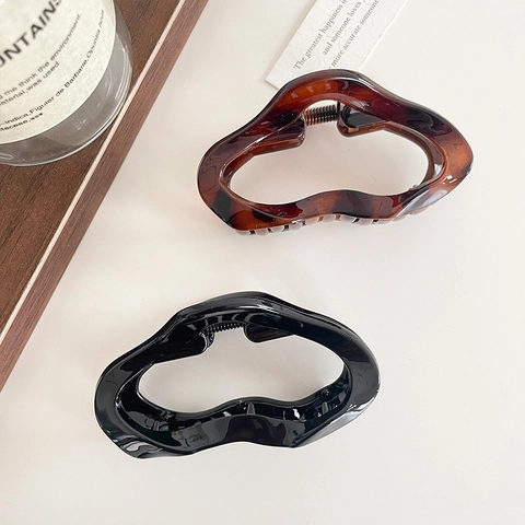 Minimalist PC Hollow Wave Hair Claw Clip For Women Elegant Medium Shark Clip Versatile Back Of Head Hair Accessories