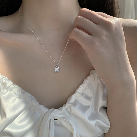 Elegante Collana Con Ciondolo a Lucchetto Argento Zirconia Quadrata Micro Intarsiata Rame Placcato Oro Bianco Per Donna Gioielli