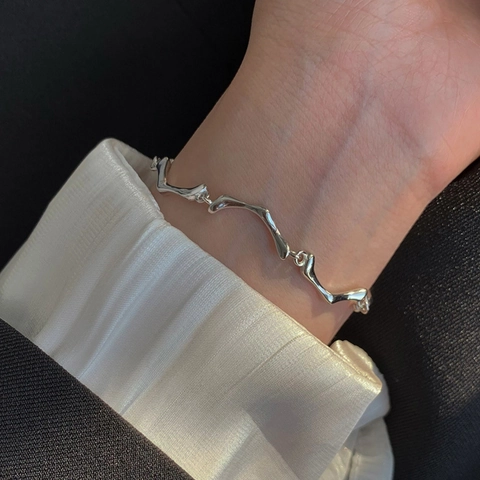 Minimalistisches Unregelmäßiges Knochenkette Armband Für Damen Kupfer Weißgold Galvanisiert Hip Hop Vintage Kalter Stil Verstellbarer Schmuck Geschenk