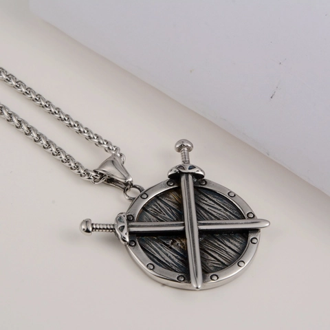 Viking Schild en Zwaard Hanger Halsketting Vintage Titaniumstaal Ridder Medaillon Unisex Antiek Zilver Retro Sieraden