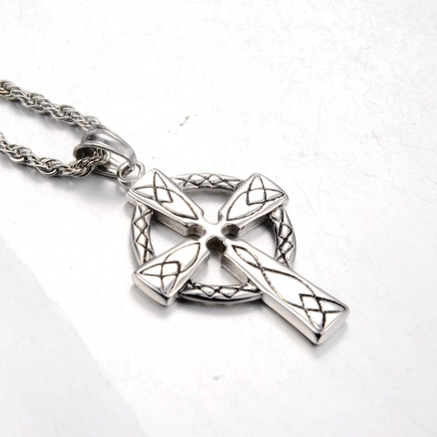 Collier Pendentif Croix Celtique en Acier Inoxydable Rétro Pour Hommes Femmes Argent Antique Nœud Celtique Bijoux