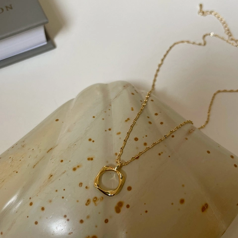 Collar de Cobre Minimalista Con Colgante Cuadrado Hueco Cierre de Plata de Ley 925 Cadena Geométrica Circonia Mujer