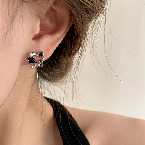 Geschmolzenes Herz Ohrstecker Platinierte Kupfer 925 Sterlingsilber Stift Schwarze Zirkonia Flüssigmetall Dark Aesthetic Schmuck