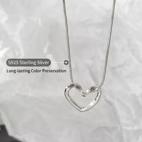 Minimalistische Halskette Mit Hohlem Herzanhänger Silberner Kupferton Schlangenknochenkette Für Damen Vielseitiger Schmuck
