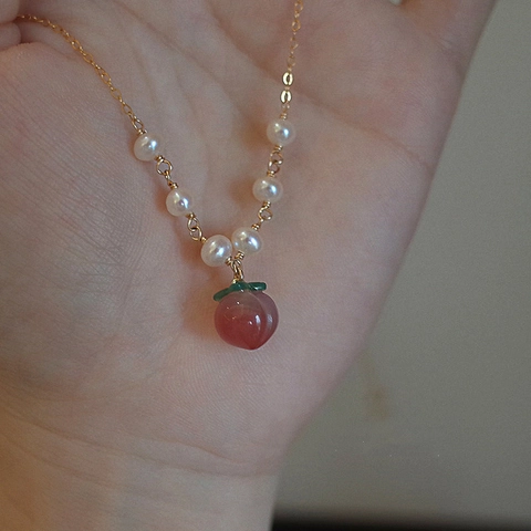 Collier Pendentif Pêche En Agate Rouge Naturelle Du Sud Femmes Perle D'Eau Douce Design De Niche Plaqué Or 14K Bijoux Cadeau