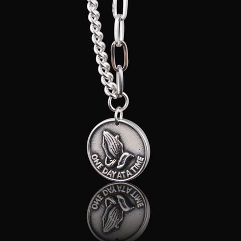 Titanstahl Spleißkette Halskette Vintage Betende Hände Medaillon Anhänger Inspirierend One Day At A Time Für Herren Damen