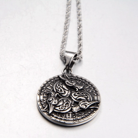 Collier Pendentif Rond Corbeau Viking Vintage Runes Nordiques Gravé Bijoux en Acier Inoxydable Gothique Hip Hop Accessoire