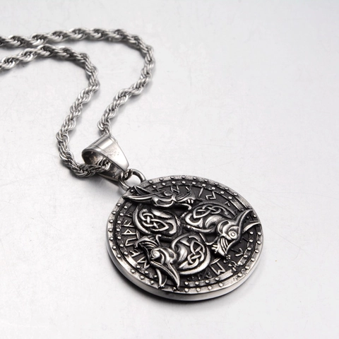 Collier Pendentif Rond Corbeau Viking Vintage Runes Nordiques Gravé Bijoux en Acier Inoxydable Gothique Hip Hop Accessoire