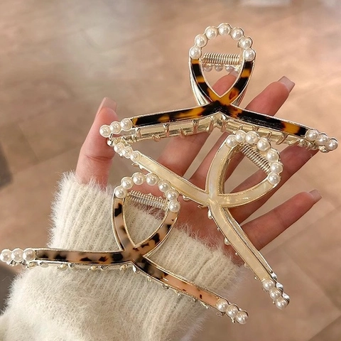 Elegante Pinza Para El Cabello De Acetato Con Perlas Artificiales De Imitación Y Estampado De Leopardo Diseño Cruzado Para Mujer