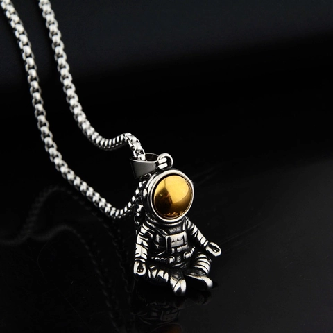Vintage Astronaut Pendant Titanium Steel Necklace Hip Hop Spaceman Jewelry For Men Women Gold Face Shield Box Chain Gift