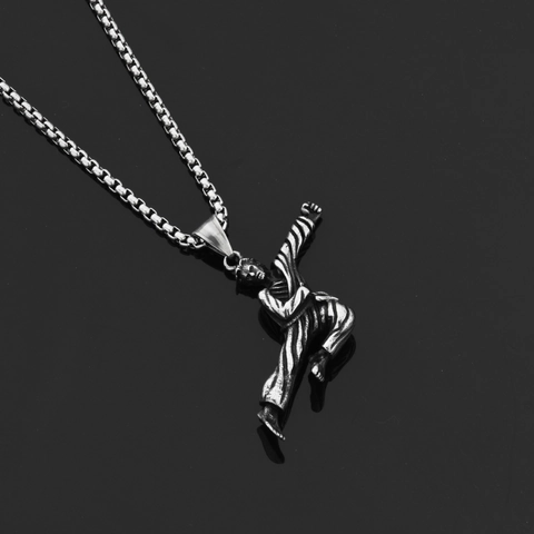 Collana Con Ciondolo Figura Kung Fu Arti Marziali in Acciaio Inossidabile Titanio Vintage Gioielli Hip Hop Per Uomo Donna