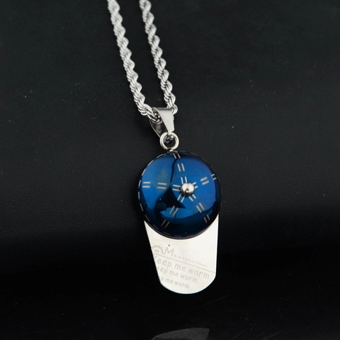 Collana con Pendente a Berretto da Baseball Hip Hop Acciaio Inossidabile Incisione Keep Me Warm Gioielli per Uomo Donna