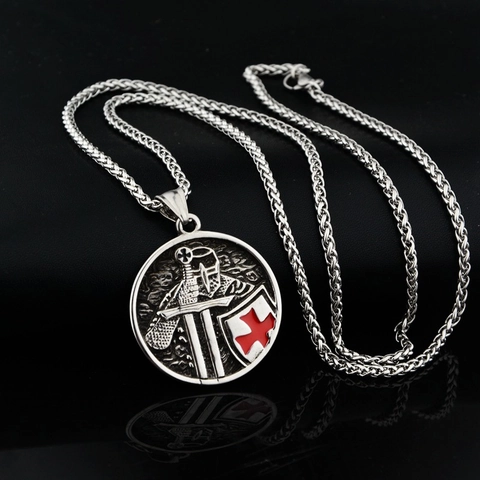 Collar de Colgante de Caballero Templario Retro Acero de Titanio Escudo de Cruz Roja Relieve Hip Hop Joyería Unisex