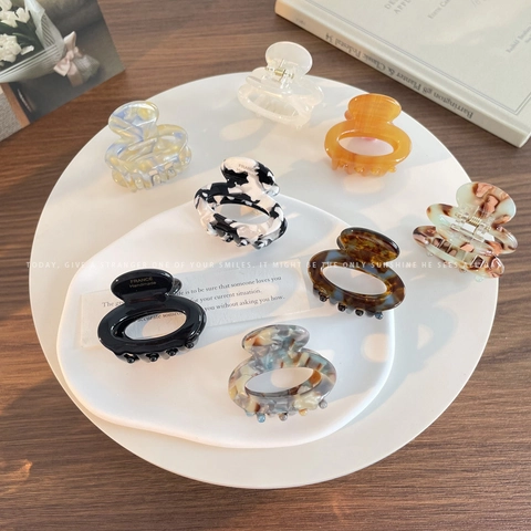 French Acetate Hair Claw Clip Hollow Oval Marble Pattern Small Hair Catch Clip Elegant Ponytail Accessory For Women Fashion