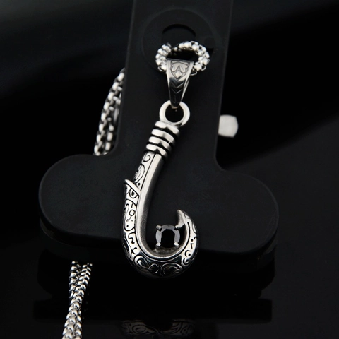 Collana con Pendente ad Amo in Acciaio Inossidabile Hip Hop per Uomo Donna Motivo Tribale con Strass Neri Intarsiati Gioielli Retro
