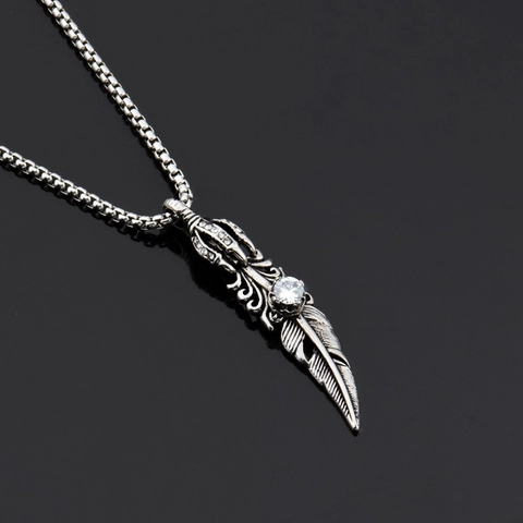 Collana con Pendente a Piuma in Acciaio Inossidabile Vintage con Grande Zirconia Intarsiata Vajra Hip Hop Gotico per Uomo
