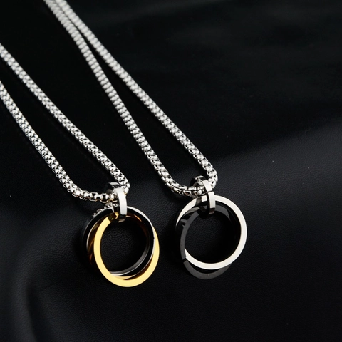 Collier Cercles Entrelacés Minimaliste en Acier au Titane Avec Pendentif Double Anneau Chaîne de Boîte Bijoux Punk pour Hommes Femmes Couple Accessoires de Mode