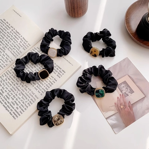 Elegant Satin Scrunchie With Vintage Square Resin Marble Pattern Ornament Gold Beaded Edge Elastic Hair Tie For Women