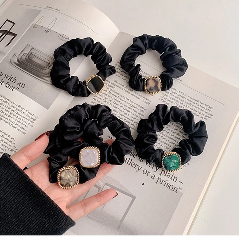 Elegant Satin Scrunchie With Vintage Square Resin Marble Pattern Ornament Gold Beaded Edge Elastic Hair Tie For Women