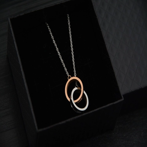 Trendige Zweifarbige Ineinandergreifende Kreis Anhänger Halskette Edelstahl Roségold Silber Graviert Doppelring Pärchen Schmuck