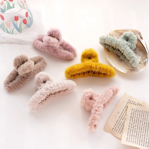Korean Style Large Plush Hair Claw Clip Autumn Winter Soft Faux Fur Shark Clip Elegant Furry Hair Clamp For Women Girls