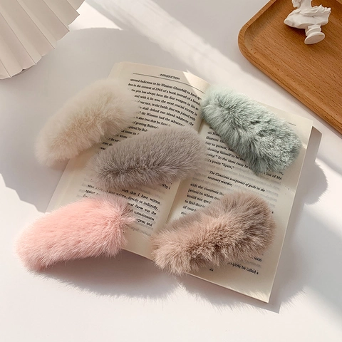Large Plush Hair Clip Faux Fur Ellipse BB Clip Autumn Winter Solid Color Minimalist Hair Accessory For Women Girls