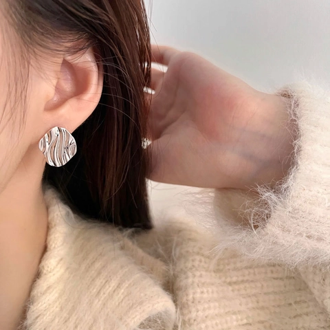 Orecchini a Bottone Francesi Vintage a Forma di Tondo Irregolare con Increspatura dell'Acqua per Donna con Perno in Argento 925