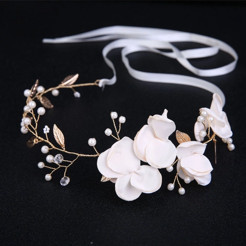 Handgemaakte Bruid Bloem Hoofdband Met Stof Bloembladen Kunstparels Goud Legering Bladeren En Satijnen Lint Trouw Accessoires