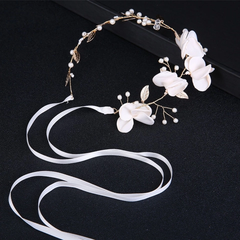 Handgemaakte Bruid Bloem Hoofdband Met Stof Bloembladen Kunstparels Goud Legering Bladeren En Satijnen Lint Trouw Accessoires