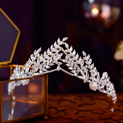 Elegante Corona da Sposa in Lega d'Argento Con Strass e Zirconia Design di Foglie Lussuoso Tiara per Matrimonio Donna
