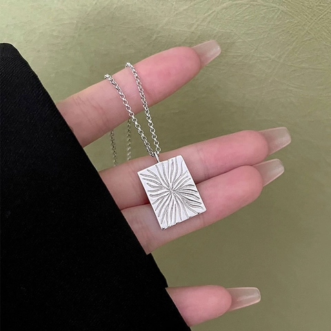 Minimalistische Rechthoekige Hanger Ketting Met Zonnestraal Textuur Koper Witgoud Verguld 925 Zilveren Sluiting Voor Dames Sieraden