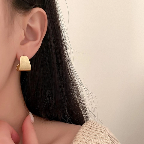 Minimalistische Matte Gebürstete Metall Trapez U-förmige Ohrstecker Für Damen Einfacher Eleganter Kupferschmuck Mit Silbernadel