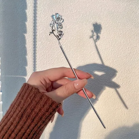 Elegante Bastoncino per Capelli in Stile Cinese Argento Rame Galvanizzato a Forma di Fiore per Donna Minimalista Forcina Floreale 3D