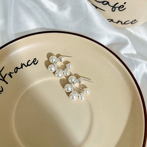 Boucles d'Oreilles Clous en Perle Artificielle en Grappe Forme de C Rétro Français Avec Tige en Argent Sterling 925 Bijoux
