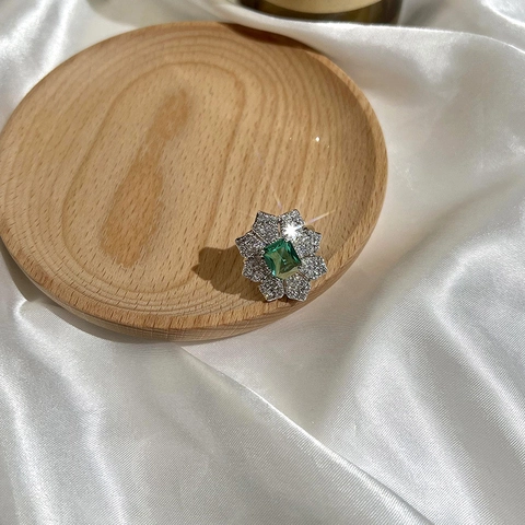 Luxurious Copper Emerald Green Flower Open Ring For Women Elegant Petal Rhinestone Adjustable Finger Ring Wedding Party Jewelry