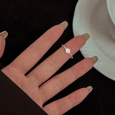 Elegante Koperen Verzilverde Bloem Zirkoon Open Ring Voor Dames Minimalistische Verstelbare Ring Sieraden