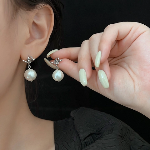 Boucles d'Oreilles Clous Élégantes en Künstliche Perles de Coquillage Nouées Avec Tige en Argent Sterling 925 Bijoux Géométriques pour Femmes