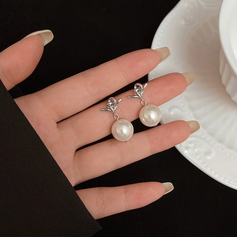 Boucles d'Oreilles Clous Élégantes en Künstliche Perles de Coquillage Nouées Avec Tige en Argent Sterling 925 Bijoux Géométriques pour Femmes