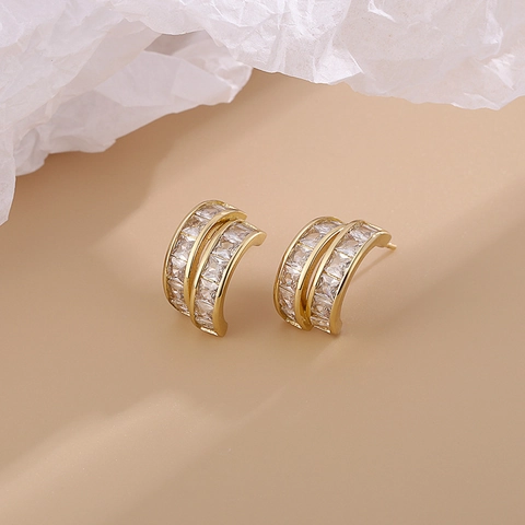 Eleganti Orecchini a Bottone in Rame con Zirconia a Forma di C per Donna Doppia Fila Zirconia Placcati in Oro Gioielli