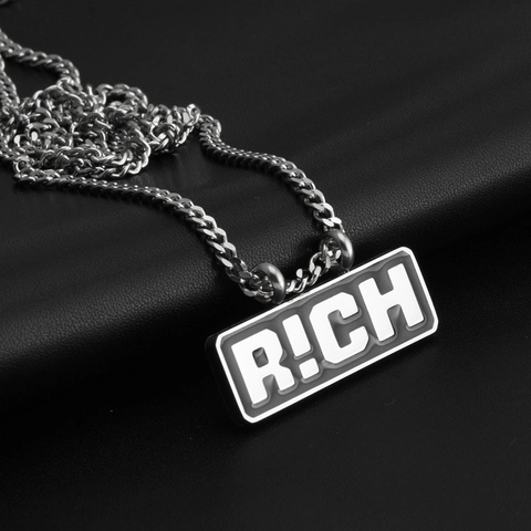 Hip Hop Rich Letter Titaniumstaal Hanger Halsketting Geometrische Streetstyle Curb Ketting Voor Mannen Vrouwen Streetwear Mode Sieraden