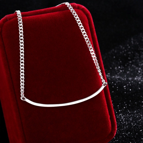 Minimalist Silver Plated Copper Smile Necklace Light Luxury Curved Bar Pendant Choker For Women Elegant Jewelry Gift