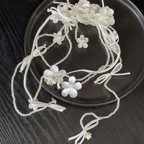 Copricapo da Sposa con Fiori in Raso Bianco Perla Artificiale Fatta a Mano Accessorio per Matrimonio Elegante Fascia per Capelli in Stile Foresta