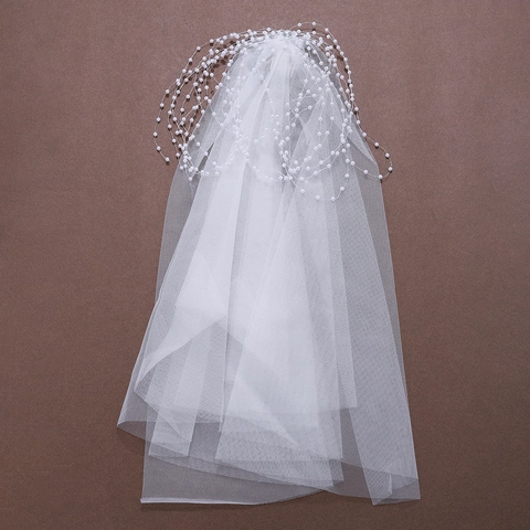 Velo da Sposa Bianco Con Catena di Künstliche Perle Sintetiche In Maglia Morbida Velo da Sposa Corto Con Pettine Per Capelli Fotografia Donna