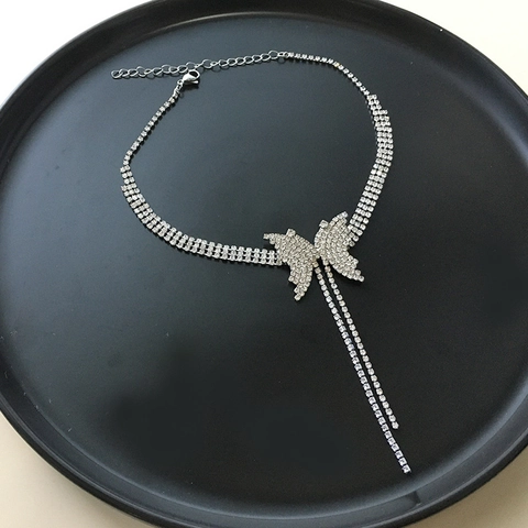 Elegante Legierung Strass Schmetterling Quaste Anhänger Halskette Für Damen Hochzeit Brautschmuck Silber Choker Halskette